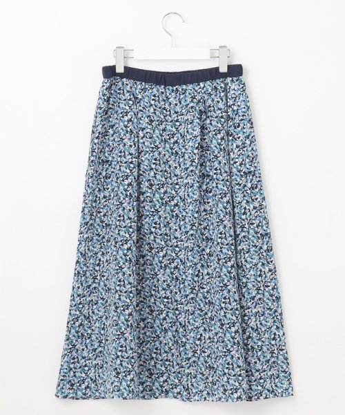 【洗える】フラワーペタルプリント スカート 商品説明軽やかな揺れが美しい柄プリントスカート■デザイン花や花びらをステンドグラスのような幾何柄に落とし込みちりばめた、華やかな柄のプリントスカートです。サイドタックで程 I1754270346(13530円)