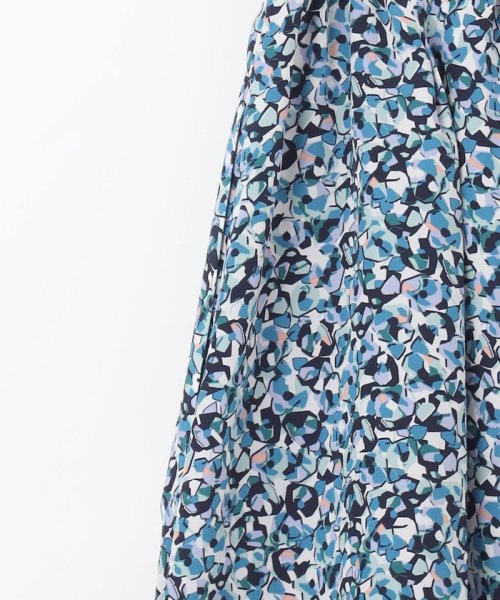 【洗える】フラワーペタルプリント スカート 商品説明軽やかな揺れが美しい柄プリントスカート■デザイン花や花びらをステンドグラスのような幾何柄に落とし込みちりばめた、華やかな柄のプリントスカートです。サイドタックで程 I1754270346(13530円)