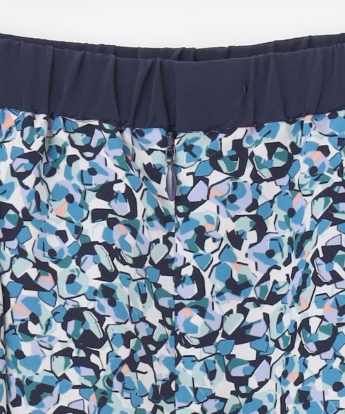 【洗える】フラワーペタルプリント スカート 商品説明軽やかな揺れが美しい柄プリントスカート■デザイン花や花びらをステンドグラスのような幾何柄に落とし込みちりばめた、華やかな柄のプリントスカートです。サイドタックで程 I1754270346(13530円)