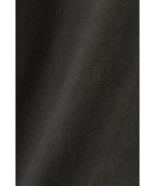 WASHED COMPACT COTTON 商品説明コットンの双糸を使用した高密度で丈夫なツイル素材のジャケット。光沢と張りがありながらも、リラックス感のあるヴィンテージライクな風合いが特徴 Q2561146090(19734円)