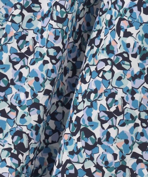 【洗える】フラワーペタルプリント スカート 商品説明軽やかな揺れが美しい柄プリントスカート■デザイン花や花びらをステンドグラスのような幾何柄に落とし込みちりばめた、華やかな柄のプリントスカートです。サイドタックで程 I1754270346(13530円)