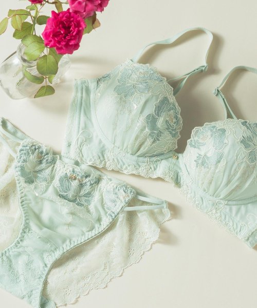 fran de lingerie(フランデランジェリー)/人気の盛り胸メイクノンワイヤー プリント×刺繍のいいとこどりデザイン 「スタイルアップワイヤレスフローラ ペアブラジャー（ワイヤー無し）」 ノンワイヤーブラショ/img15