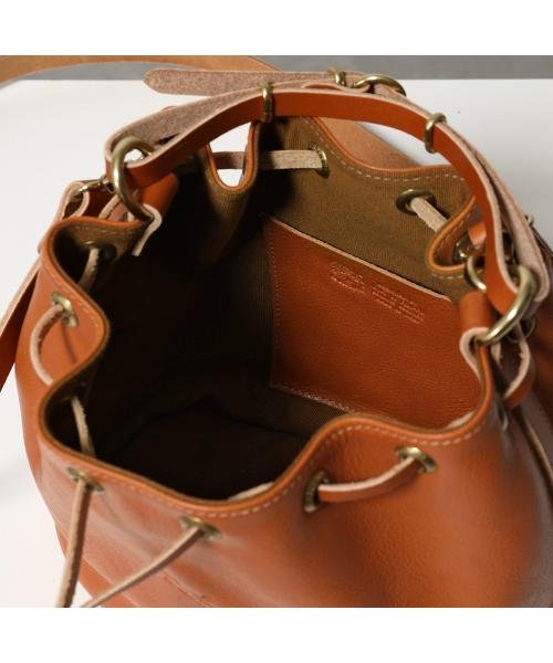 IL BISONTE ショルダーバッグ BBU001 レザー 巾着 BBU001 IL BISONTE ショルダーバッグ レザー