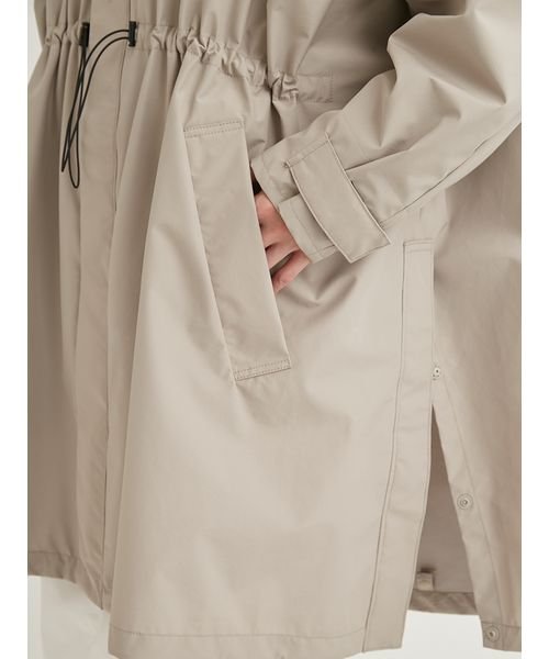 【emmi atelier】撥水中綿インナー付きブルゾン 商品説明■撥水加工■防風透け感:なし裏地：有り生地の厚さ:やや厚手ポケット：有り伸縮性:ほぼなし■Designマット感があり、軽くしなやかな風合い R2022888541(15444円)