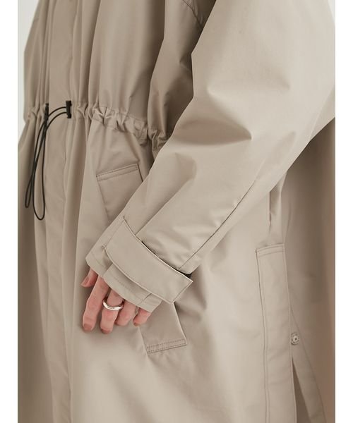 【emmi atelier】撥水中綿インナー付きブルゾン 商品説明■撥水加工■防風透け感:なし裏地：有り生地の厚さ:やや厚手ポケット：有り伸縮性:ほぼなし■Designマット感があり、軽くしなやかな風合い R2022888541(15444円)