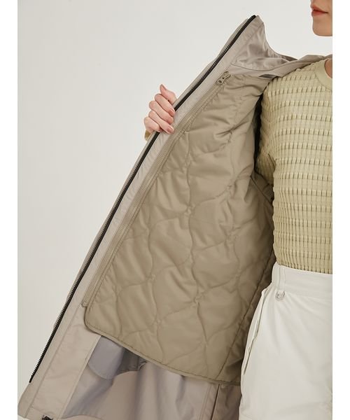 【emmi atelier】撥水中綿インナー付きブルゾン 商品説明■撥水加工■防風透け感:なし裏地：有り生地の厚さ:やや厚手ポケット：有り伸縮性:ほぼなし■Designマット感があり、軽くしなやかな風合い R2022888541(15444円)