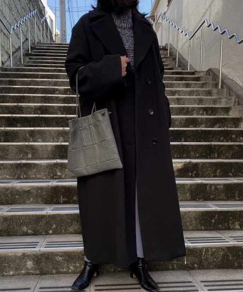 【Audrey and John Wad】ビッグカラーロングチェスターコート 着用サイズ：M　着用カラー：ブラック