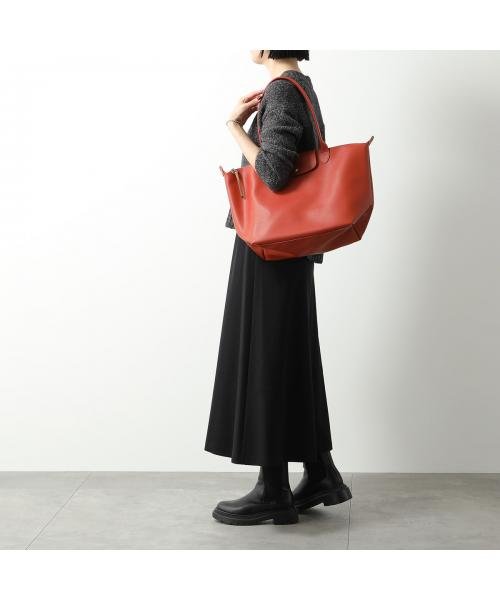 Longchamp トートバッグ LE PLIAGE CITY 1899 HYQ 商品説明・コーティングキャンバス×レザー素材のトートバッグ　・スナップ式レザーフラップ　・ファスナー開閉　・内側ワンフロアのメインコパートメントにオープンポケット×1　・A4サイ U2023477861(15420円)