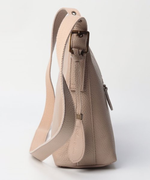 レザーショルダーバッグ 