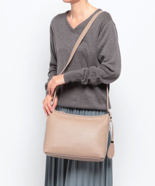 レザーショルダーバッグ 