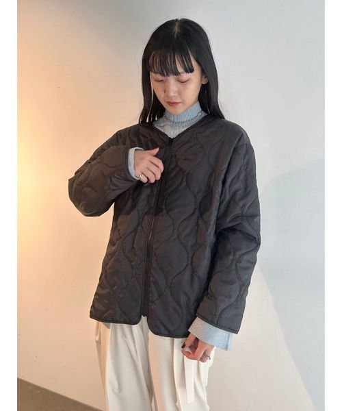 【emmi atelier】撥水中綿インナー付きブルゾン 商品説明■撥水加工■防風透け感:なし裏地：有り生地の厚さ:やや厚手ポケット：有り伸縮性:ほぼなし■Designマット感があり、軽くしなやかな風合い R2022888541(15444円)