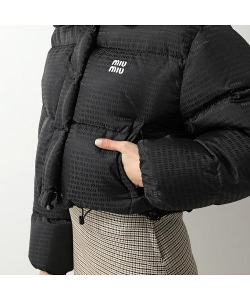 MIUMIU ダウンジャケット ML719 13FO クロップド モノグラム ダウンジャケット ML719 13FO クロップド