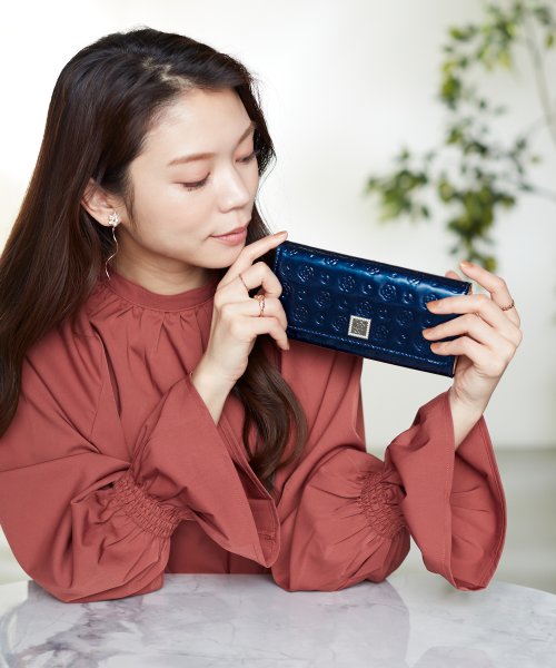 ベティー 口金長財布 