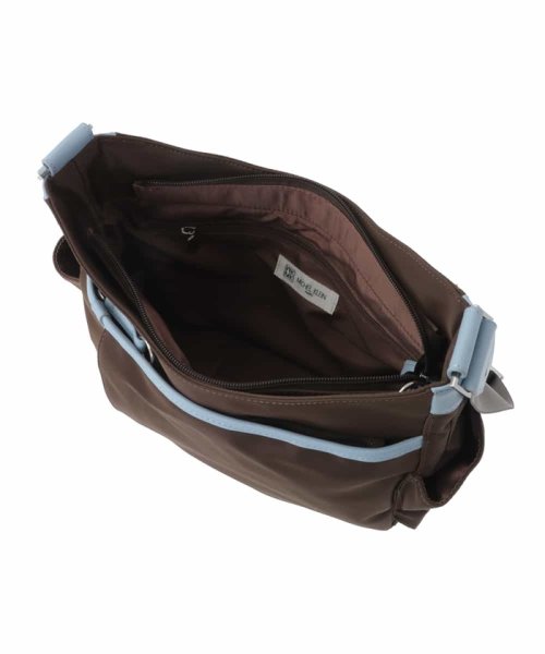 [撥水・ペットボトルホルダー付]アクセントレザーショルダーバッグ 