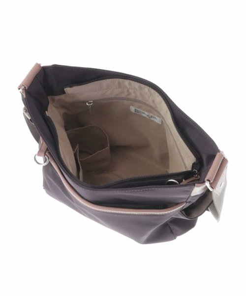 [撥水・ペットボトルホルダー付]アクセントレザーショルダーバッグ 