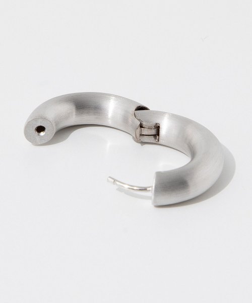 TOMWOOD(トムウッド)/トムウッド TOM WOOD 100149 ECH10354NA02 S925 ピアス Chunky Hoops Satin Medium メンズ レディース /img04