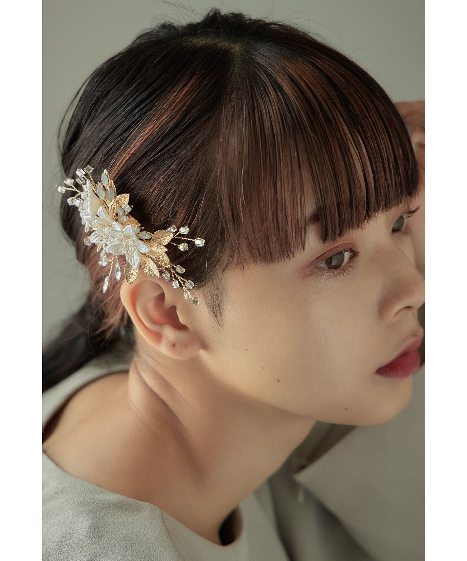 niana ニアナ フラワーモチーフヘアクリップ ヘアアクセサリー 葉っぱ リーフ ビジュー ビーズ ヘアピン ヘッドドレス ゴールド シルバー  パーティー 結