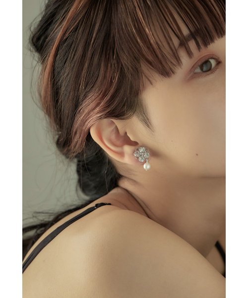 niana ニアナ ビジューフラワーパールイヤリング 両耳 アクセサリー パール ビジュー 花 フワラーモチーフ シンプル ゴールド シルバー レディース ジュ 人気・おすすめ｜売れ筋商品・話題商品におすすめ 品質チェック済み 安心配送 今月のおすすめ