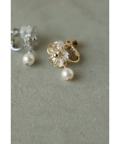 niana ニアナ ビジューフラワーパールイヤリング 両耳 アクセサリー パール ビジュー 花 フワラーモチーフ シンプル ゴールド シルバー レディース ジュ 人気・おすすめ｜売れ筋商品・話題商品におすすめ 品質チェック済み 安心配送 今月のおすすめ