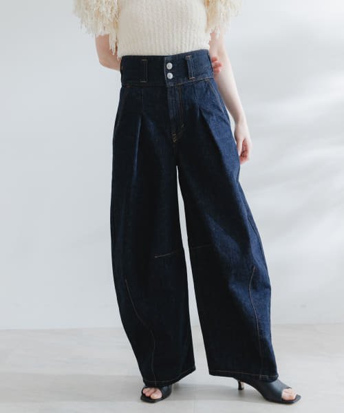 atelierSOMETHING　TLEB　BALLOON 商品説明【TLEB BALLOON】フォルムにこだわった立体感のあるバルーンデニムパンツ。裾にダーツを入れることで生まれる、トレンドのカーブラインが大人可愛い一着です。ワイドなベルトデザ V1676642773(12870円)