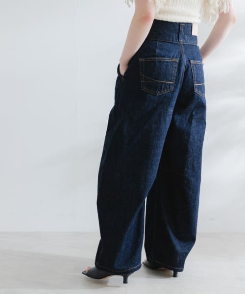 atelierSOMETHING　TLEB　BALLOON 商品説明【TLEB BALLOON】フォルムにこだわった立体感のあるバルーンデニムパンツ。裾にダーツを入れることで生まれる、トレンドのカーブラインが大人可愛い一着です。ワイドなベルトデザ V1676642773(12870円)