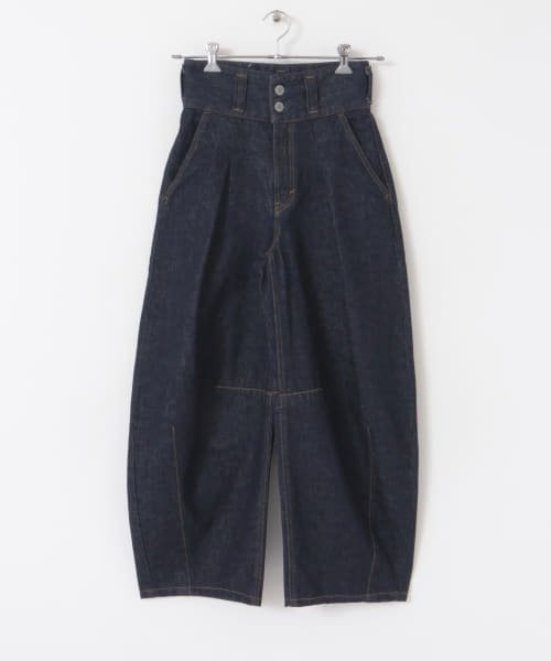 atelierSOMETHING　TLEB　BALLOON 商品説明【TLEB BALLOON】フォルムにこだわった立体感のあるバルーンデニムパンツ。裾にダーツを入れることで生まれる、トレンドのカーブラインが大人可愛い一着です。ワイドなベルトデザ V1676642773(12870円)