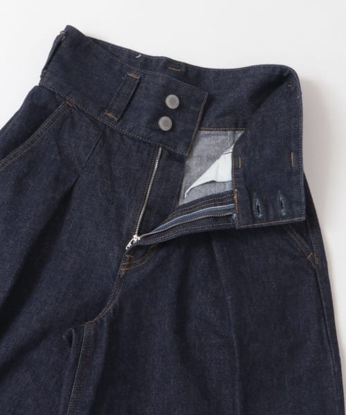 atelierSOMETHING　TLEB　BALLOON 商品説明【TLEB BALLOON】フォルムにこだわった立体感のあるバルーンデニムパンツ。裾にダーツを入れることで生まれる、トレンドのカーブラインが大人可愛い一着です。ワイドなベルトデザ V1676642773(12870円)