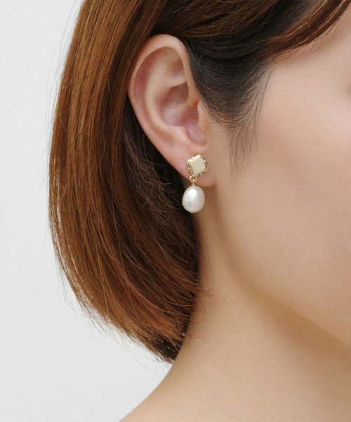 TOCCA(TOCCA)/CLOVER & PEARL EARINGS 淡水バロックパールイヤリング/img07