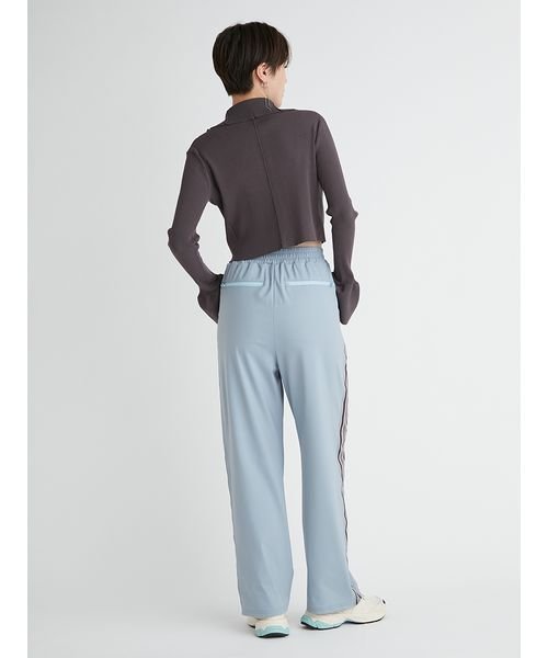 【emmi atelier】LENZING(TM) ECOVERO(TM)フロントジップカーディガン TM 予めご了承ください