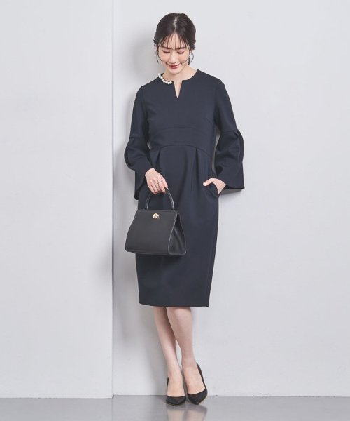 SPONGY パールモチーフ スリットノーカラー ワンピース SPONGY ブラウス B82 W57 H84 着用サイズ：M