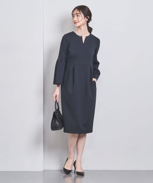 SPONGY パールモチーフ スリットノーカラー ワンピース SPONGY ブラウス B82 W57 H84 着用サイズ：M