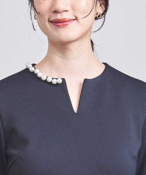 SPONGY パールモチーフ スリットノーカラー ワンピース SPONGY ブラウス B82 W57 H84 着用サイズ：M