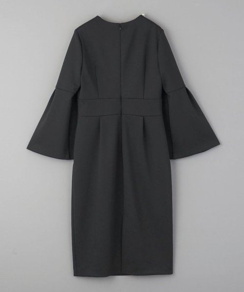 SPONGY パールモチーフ スリットノーカラー ワンピース SPONGY ブラウス B82 W57 H84 着用サイズ：M