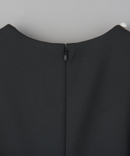 SPONGY パールモチーフ スリットノーカラー ワンピース SPONGY ブラウス B82 W57 H84 着用サイズ：M