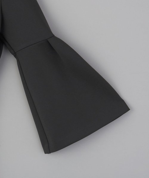 SPONGY パールモチーフ スリットノーカラー ワンピース SPONGY ブラウス B82 W57 H84 着用サイズ：M