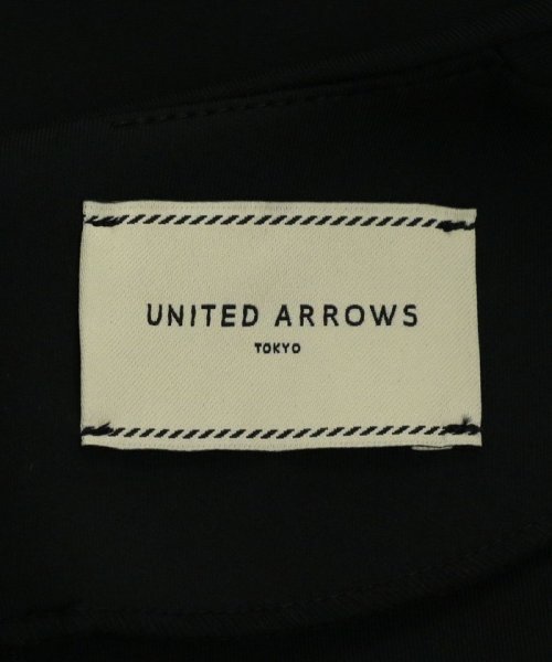 SPONGY パールモチーフ スリットノーカラー ワンピース SPONGY ブラウス B82 W57 H84 着用サイズ：M