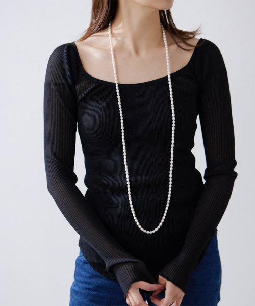 【Hoaw.】パールロングネックレス 商品説明アレンジ自在なロングデザインのパールジュエリー●ドロップ型の淡水パールを使用したロングタイプのネックレス。●贅沢に J1776874978(13728円)