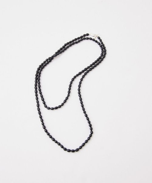 【Hoaw.】パールロングネックレス 商品説明アレンジ自在なロングデザインのパールジュエリー●ドロップ型の淡水パールを使用したロングタイプのネックレス。●贅沢に J1776874978(13728円)