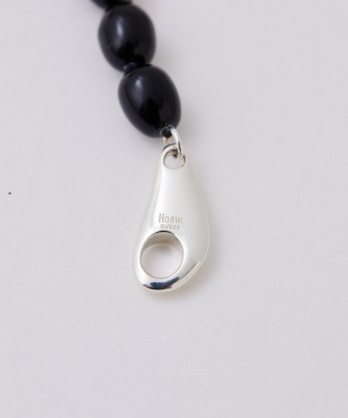 【Hoaw.】パールロングネックレス 商品説明アレンジ自在なロングデザインのパールジュエリー●ドロップ型の淡水パールを使用したロングタイプのネックレス。●贅沢に J1776874978(13728円)