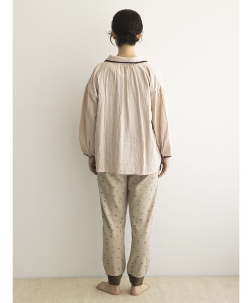 Et grenier by Samansa Mos2(エ　グルニエ　バイ　サマンサ　モスモス)/ダブルガーゼ丸襟パイピング刺繍パジャマシャツ/img10
