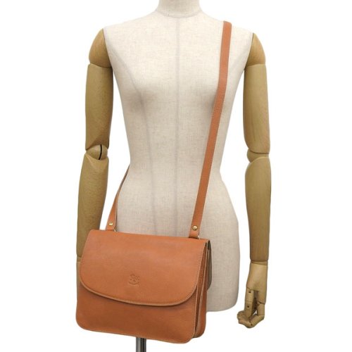 IL BISONTE イルビゾンテ 斜めがけ ショルダー バッグ レザー 商品説明イルビゾンテ/ILBISONTE/ショルダーバッグダブルフラップ仕様のショルダーバッグ。2コンパートメントで収 S2319170862(17900円)