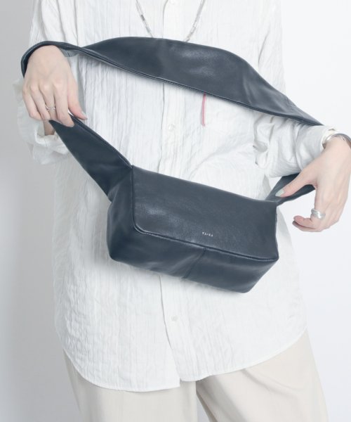 MAISON mou(メゾンムー)/【YArKA/ヤーカ】real leather most wide belt shoulder bag  [bbws] /リアルレザー幅広ストラップベルトショル/img12