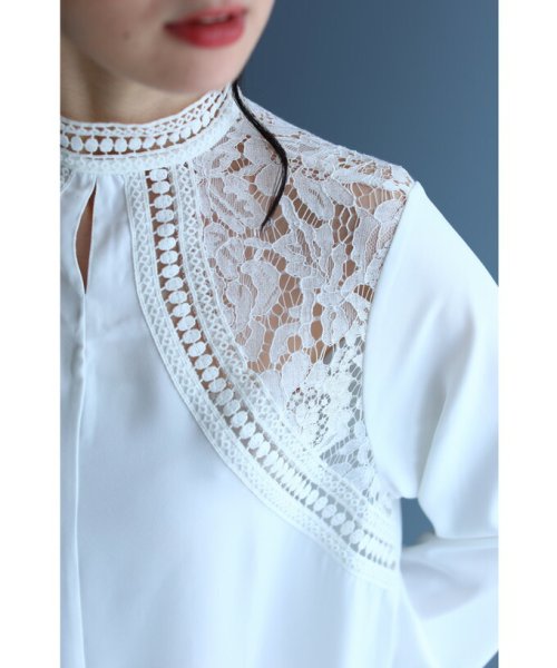 CAWAII(カワイイ)/【ドレスな立ち襟】肩を飾る魅力的シアーレースのきれいめブラウストップス（ホワイト）/img25