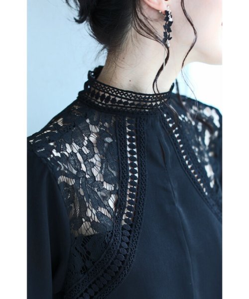 CAWAII(カワイイ)/【ドレスな立ち襟】肩を飾る魅力的シアーレースのきれいめブラウストップス（ブラック）/img11