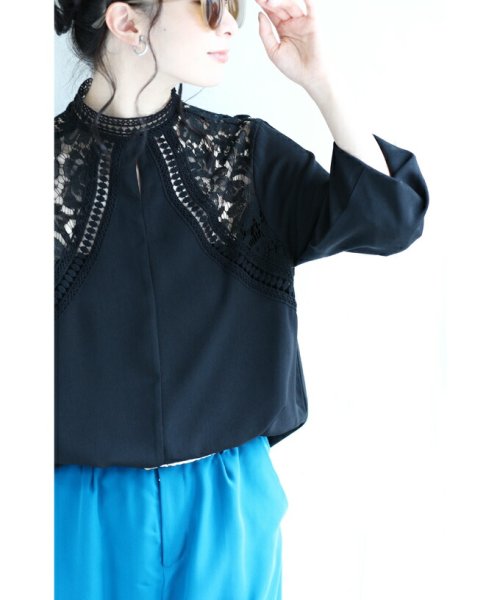 CAWAII(カワイイ)/【ドレスな立ち襟】肩を飾る魅力的シアーレースのきれいめブラウストップス（ブラック）/img19