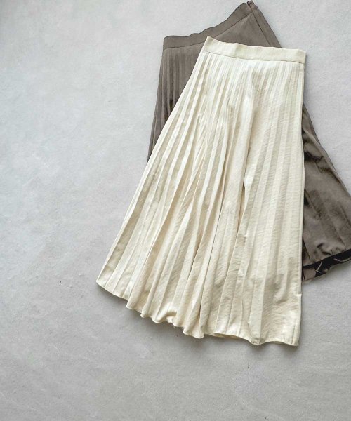 marjour(マージュール)/PEACH SKIN PLEATS SKIRT/img01