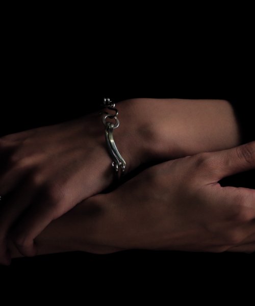 【YArKA/ヤーカ】assembly parts double line bangle [tojir un]/多パーツダブルラインバングル and the tojir with of YArKA/ヤーカ assembly parts double line bangle YArKA concept is ～やか verb it to who thinking 