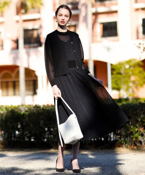 【着回し◎/トレンド】シアーコンビカーディガン 商品説明【さりげないシアー感が着回しやすいショートカーディガン】袖と身頃の上部をシアーに編み立てたショートカーディガン。共糸でシームレスに QGW1309515900(10010円)