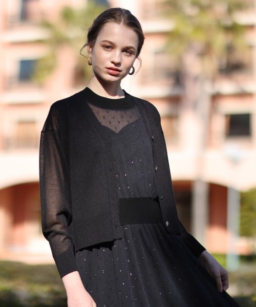 【着回し◎/トレンド】シアーコンビカーディガン 商品説明【さりげないシアー感が着回しやすいショートカーディガン】袖と身頃の上部をシアーに編み立てたショートカーディガン。共糸でシームレスに QGW1309515900(10010円)