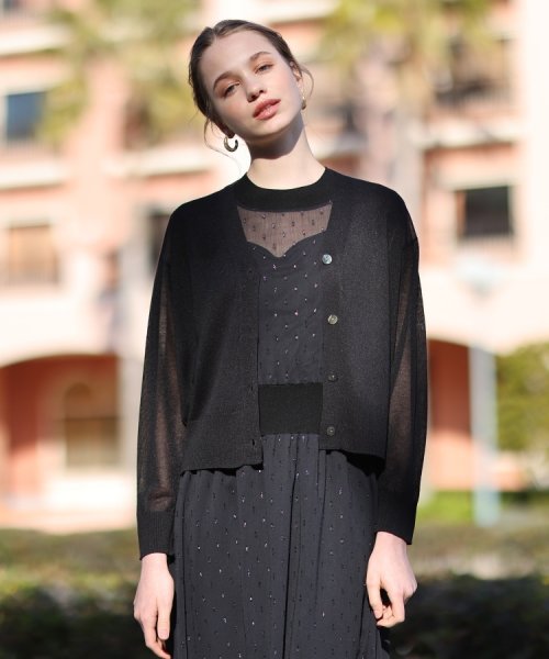 【着回し◎/トレンド】シアーコンビカーディガン 商品説明【さりげないシアー感が着回しやすいショートカーディガン】袖と身頃の上部をシアーに編み立てたショートカーディガン。共糸でシームレスに QGW1309515900(10010円)